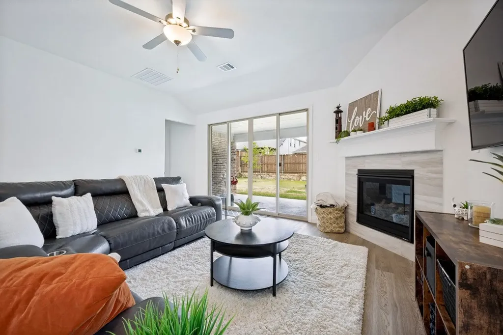 2425 Glacier Ridge Corinth TX 76210