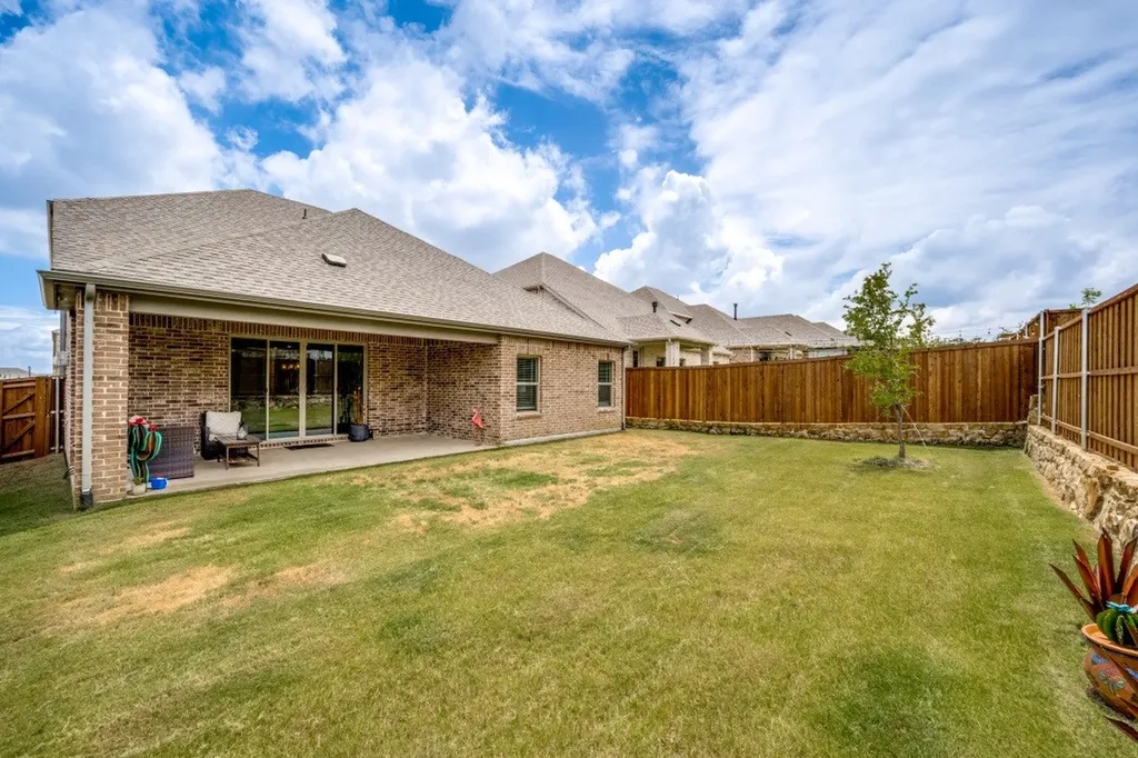 2425 Glacier Ridge Corinth TX 76210