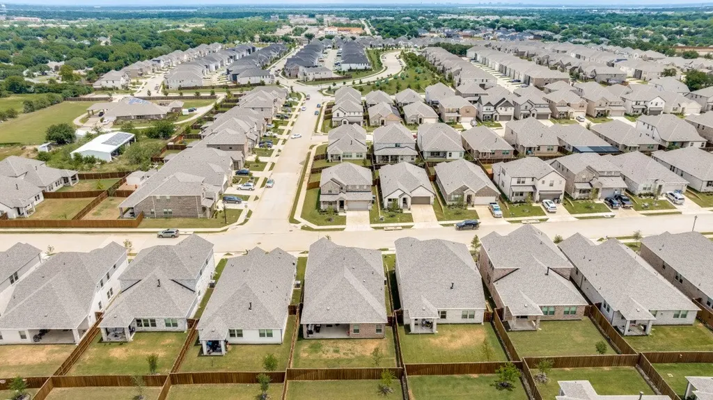 2425 Glacier Ridge Corinth TX 76210