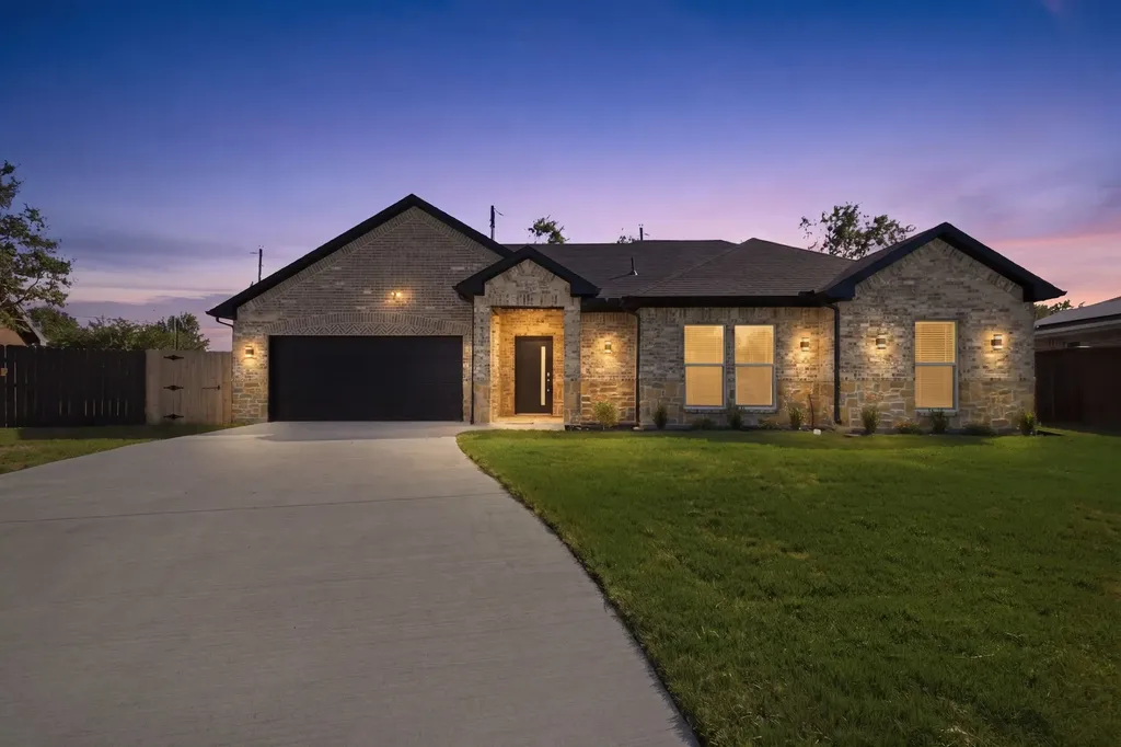 1038 Barton Avenue Glenn Heights TX 75154