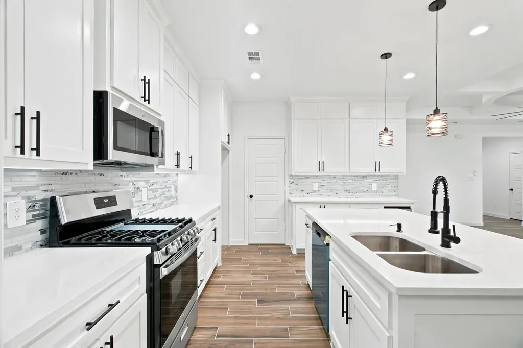 1038 Barton Avenue Glenn Heights TX 75154