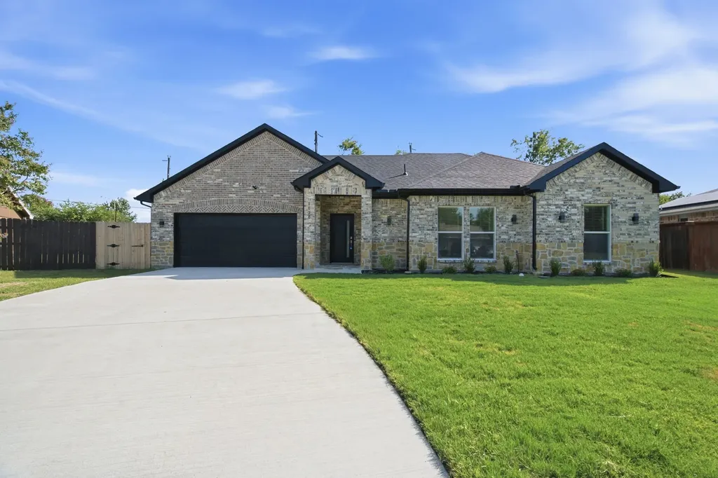1038 Barton Avenue Glenn Heights TX 75154