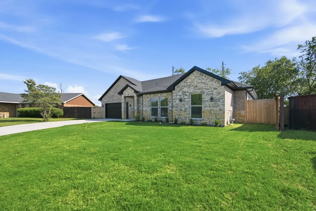 1038 Barton Avenue Glenn Heights TX 75154