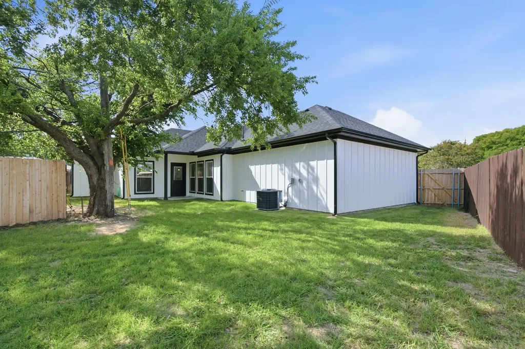 1038 Barton Avenue Glenn Heights TX 75154