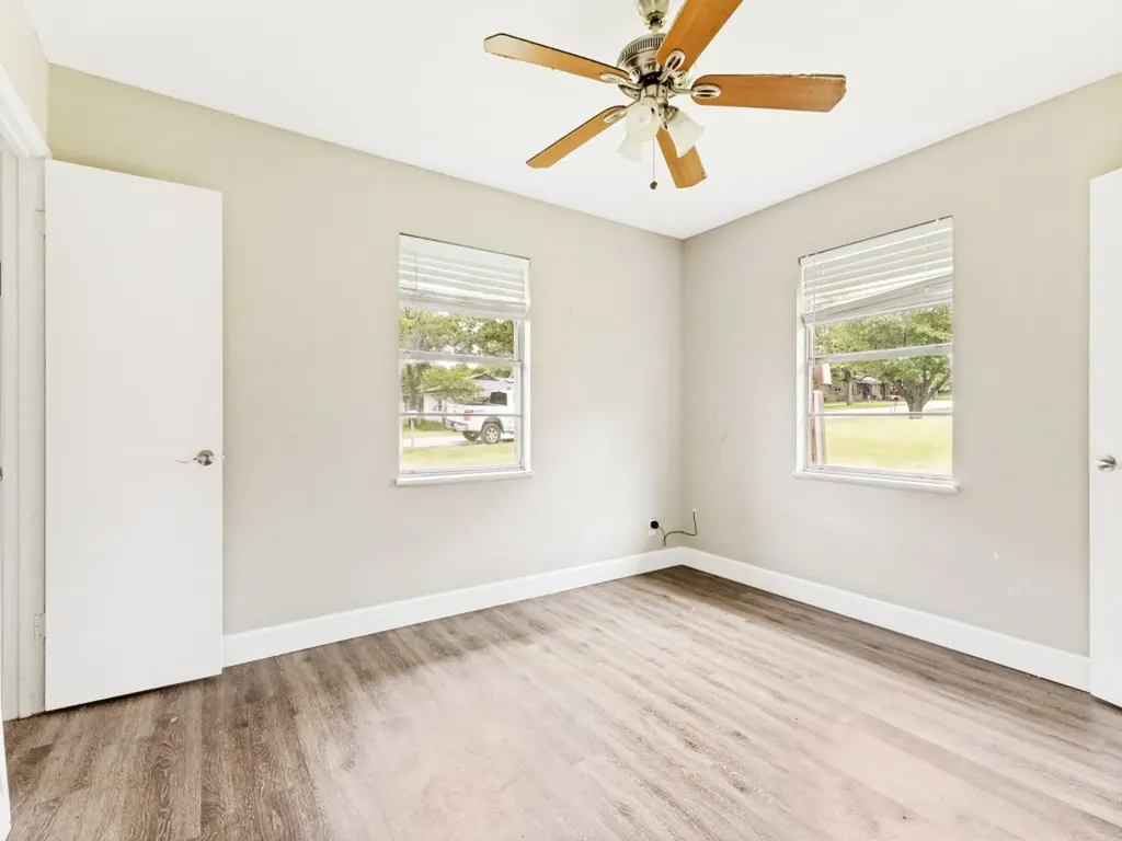 325 Walnut Avenue Azle TX 76020