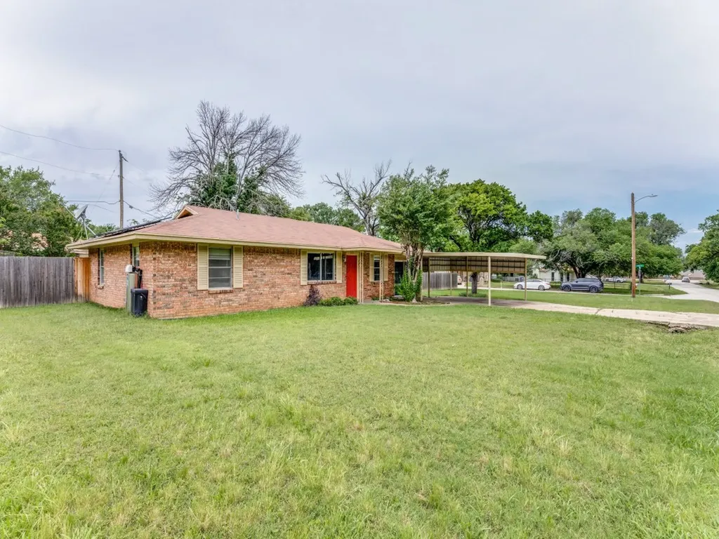 325 Walnut Avenue Azle TX 76020