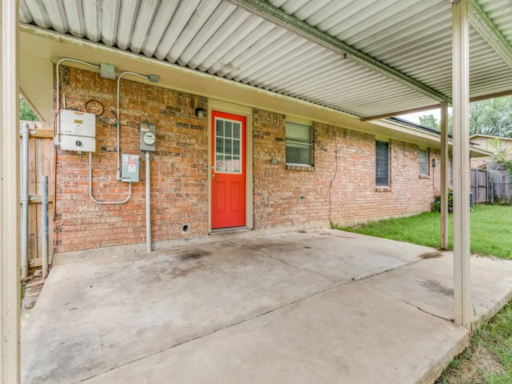 325 Walnut Avenue Azle TX 76020