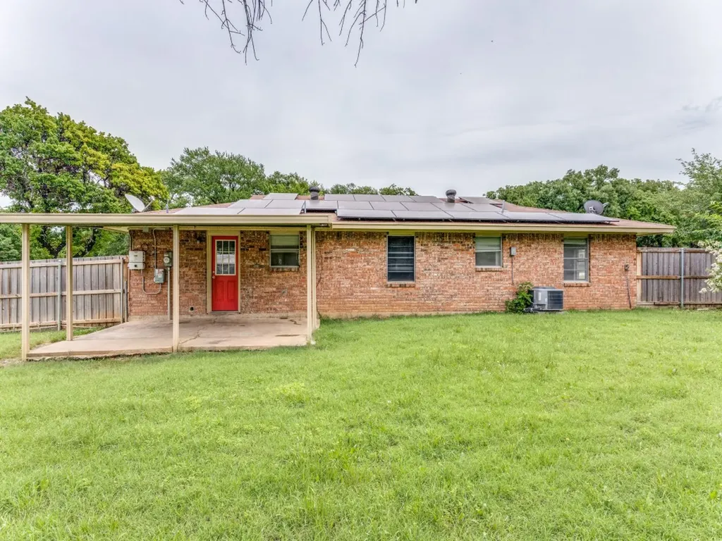 325 Walnut Avenue Azle TX 76020