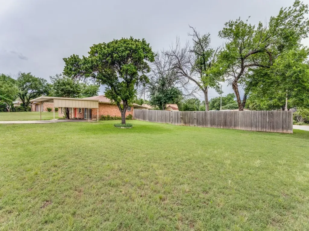 325 Walnut Avenue Azle TX 76020