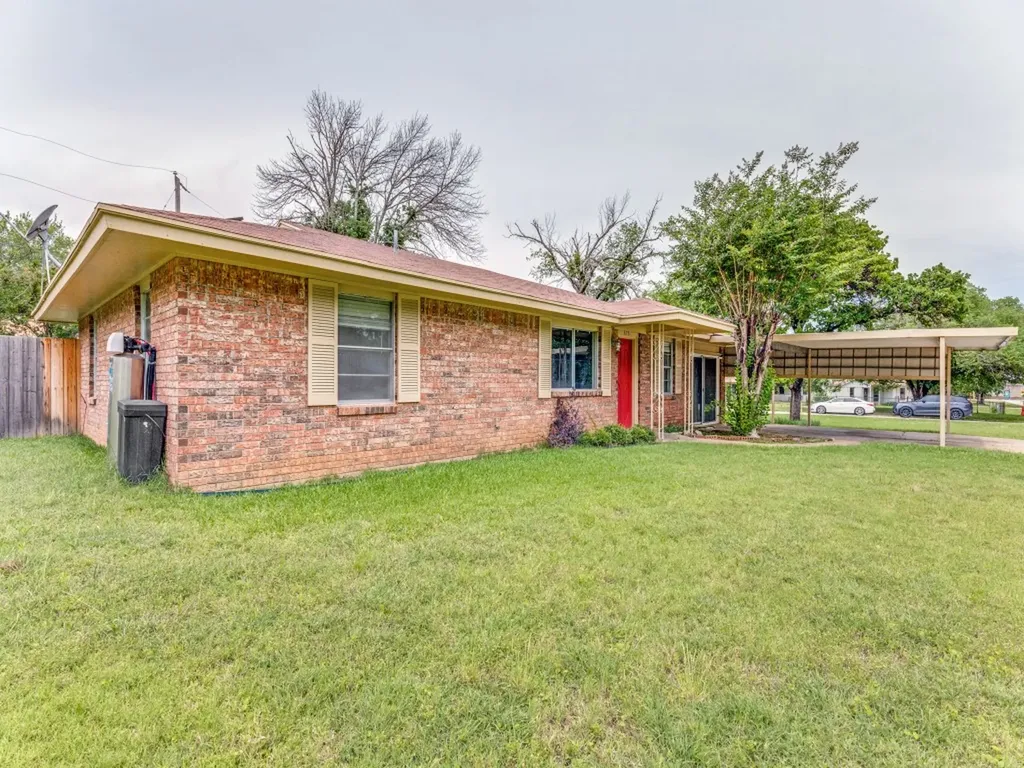 325 Walnut Avenue Azle TX 76020