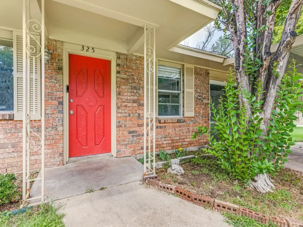 325 Walnut Avenue Azle TX 76020