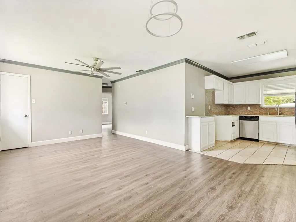 325 Walnut Avenue Azle TX 76020