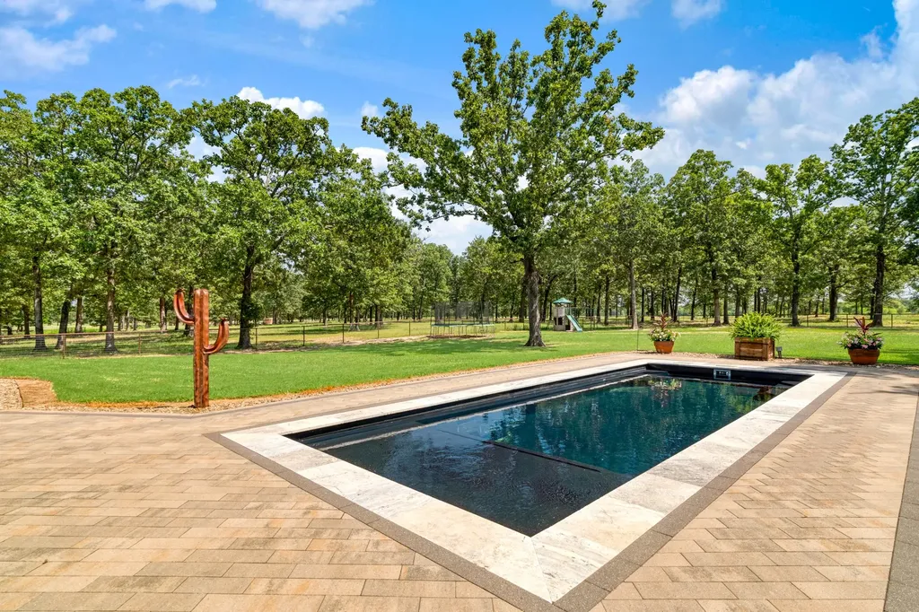 12234 Farm Road 195 Paris TX 75462