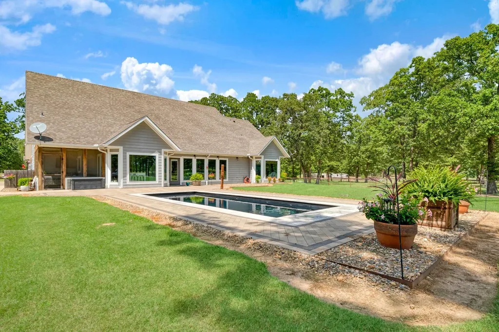 12234 Farm Road 195 Paris TX 75462