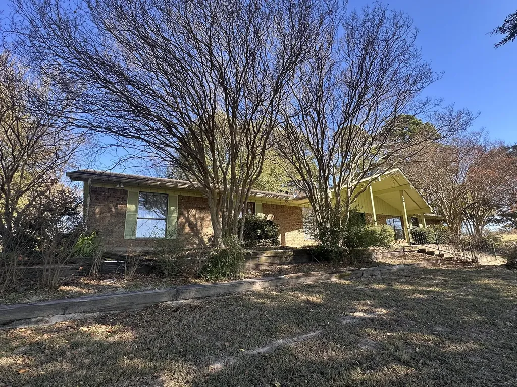 5166 I-30 Service Road Winfield TX 75493