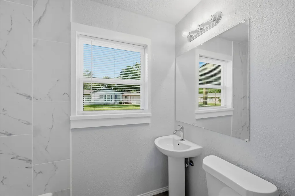 718 W Belden Street Sherman TX 75092