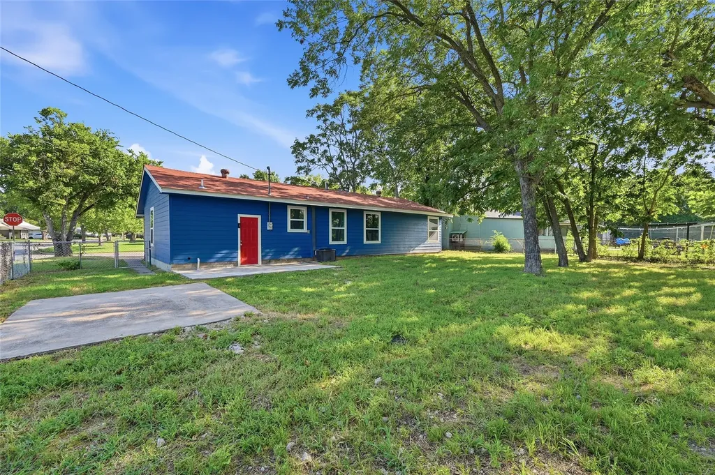 718 W Belden Street Sherman TX 75092