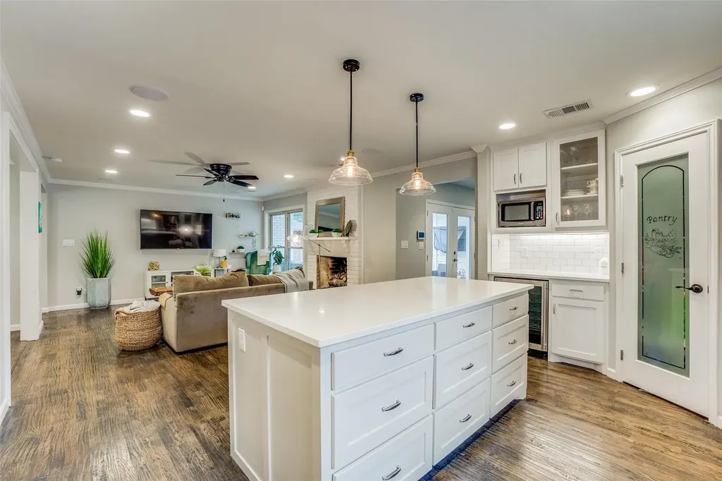 6711 Kingsbury Drive Dallas TX 75231