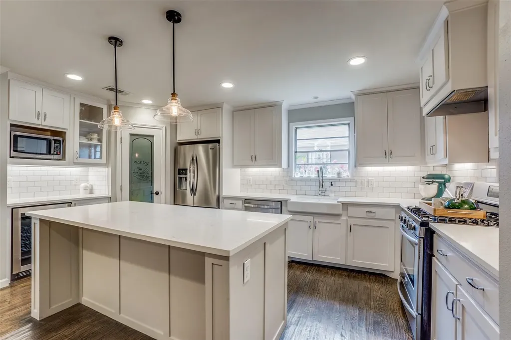 6711 Kingsbury Drive Dallas TX 75231