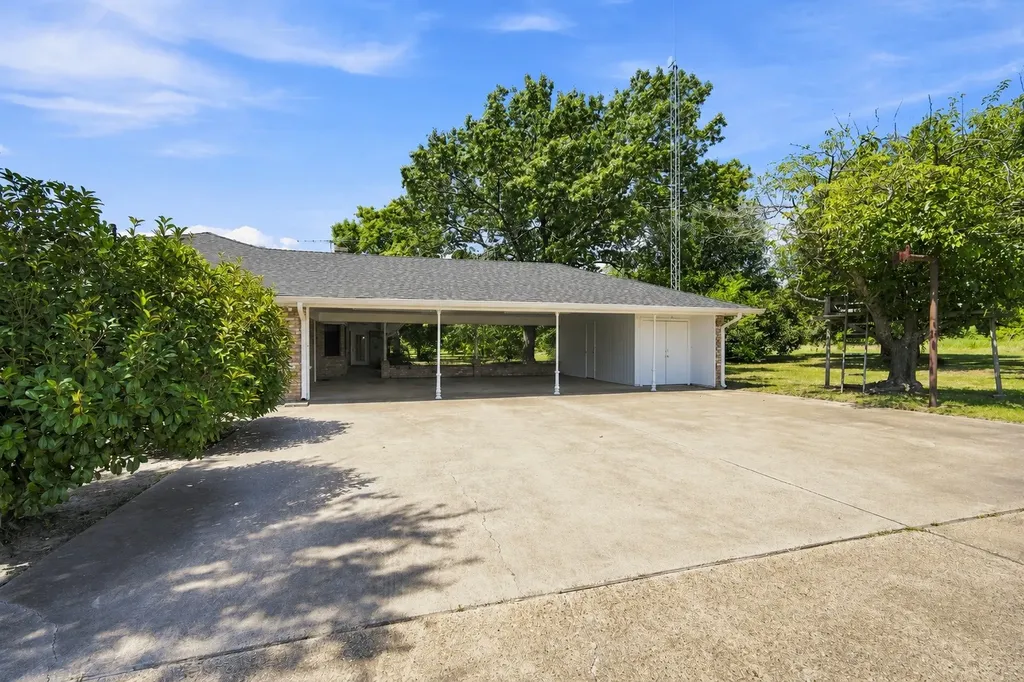2000 Crisp Road Ennis TX 75119