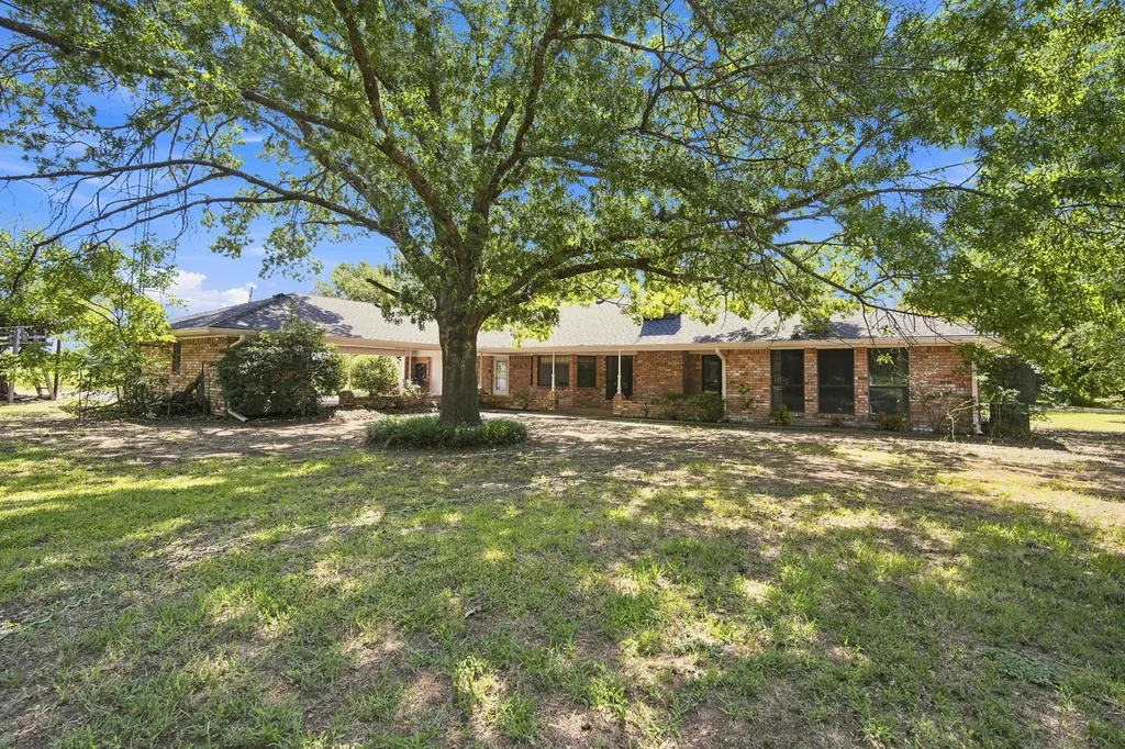 2000 Crisp Road Ennis TX 75119