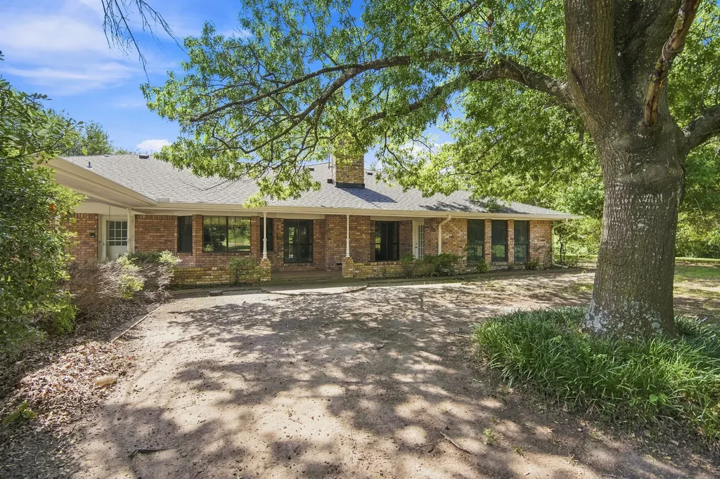 2000 Crisp Road Ennis TX 75119