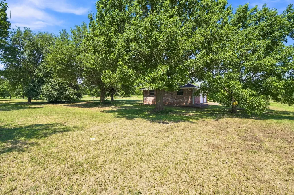 2000 Crisp Road Ennis TX 75119