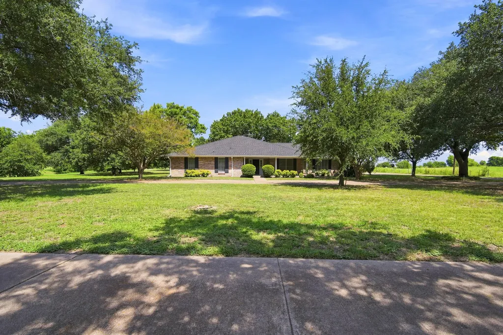 2000 Crisp Road Ennis TX 75119