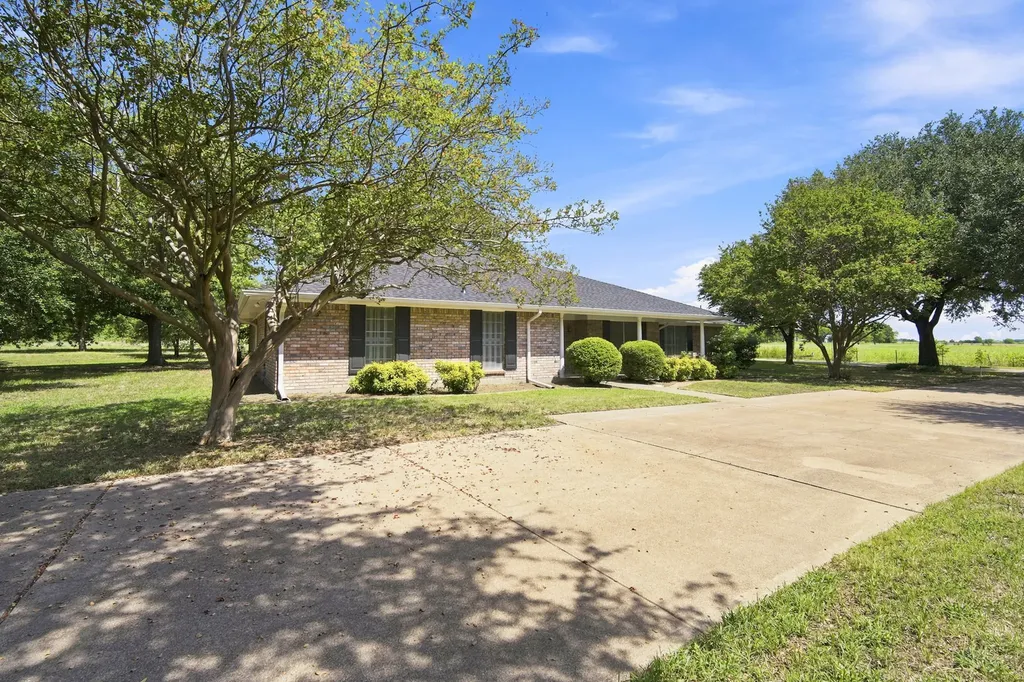 2000 Crisp Road Ennis TX 75119