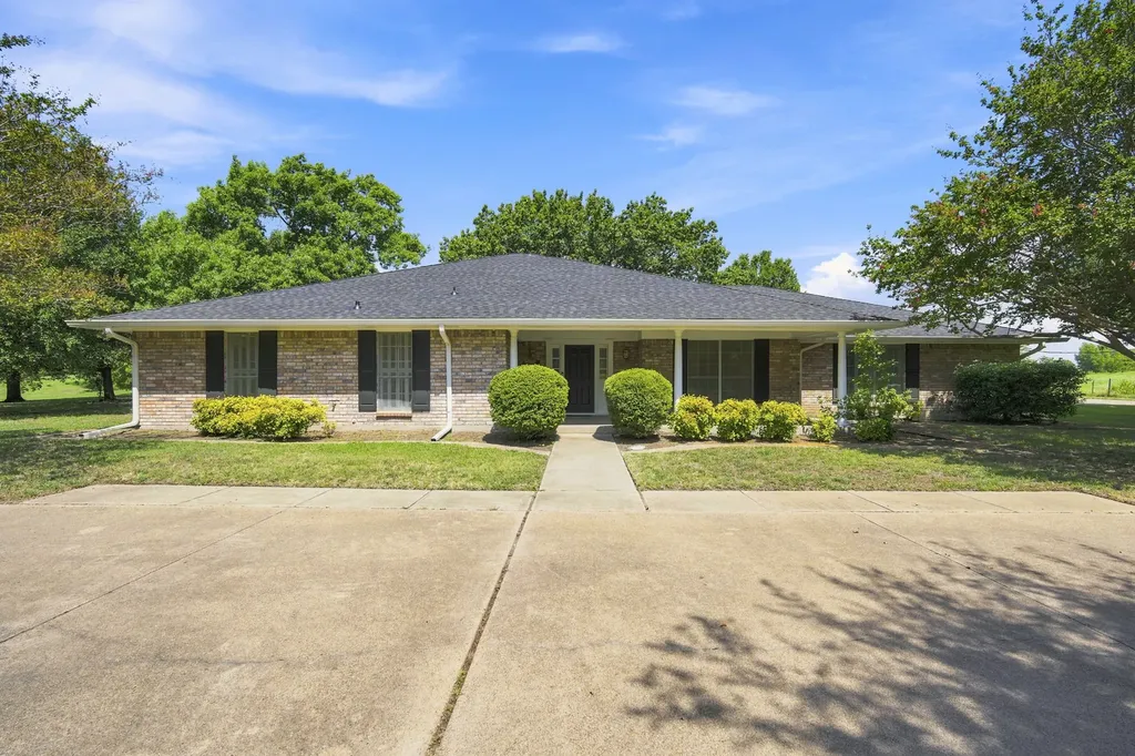 2000 Crisp Road Ennis TX 75119