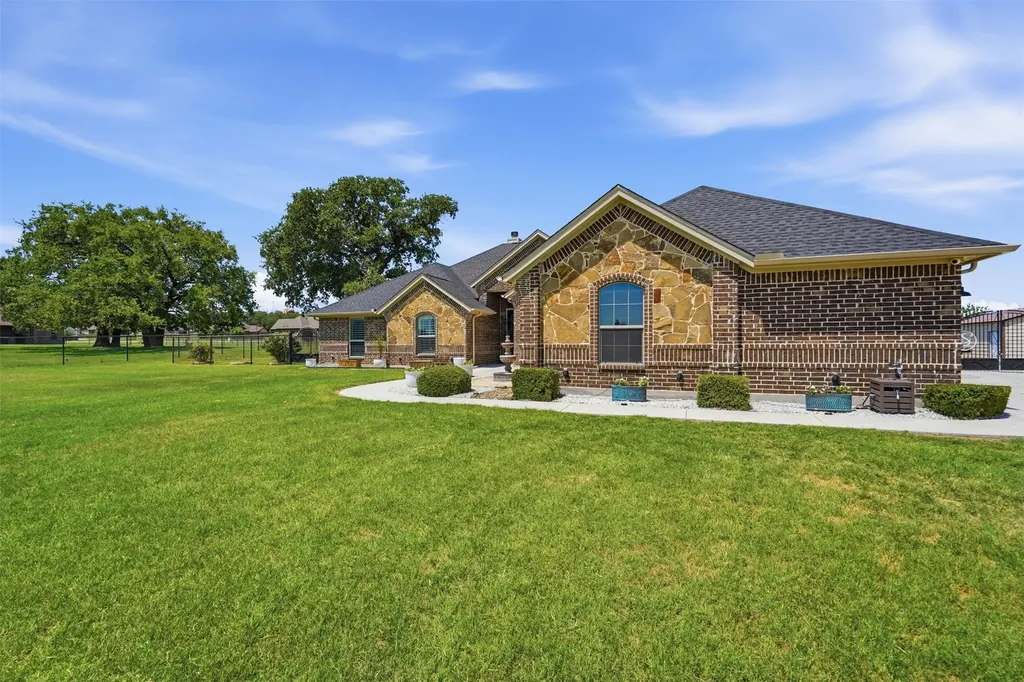205 Lavender Court Springtown TX 76082