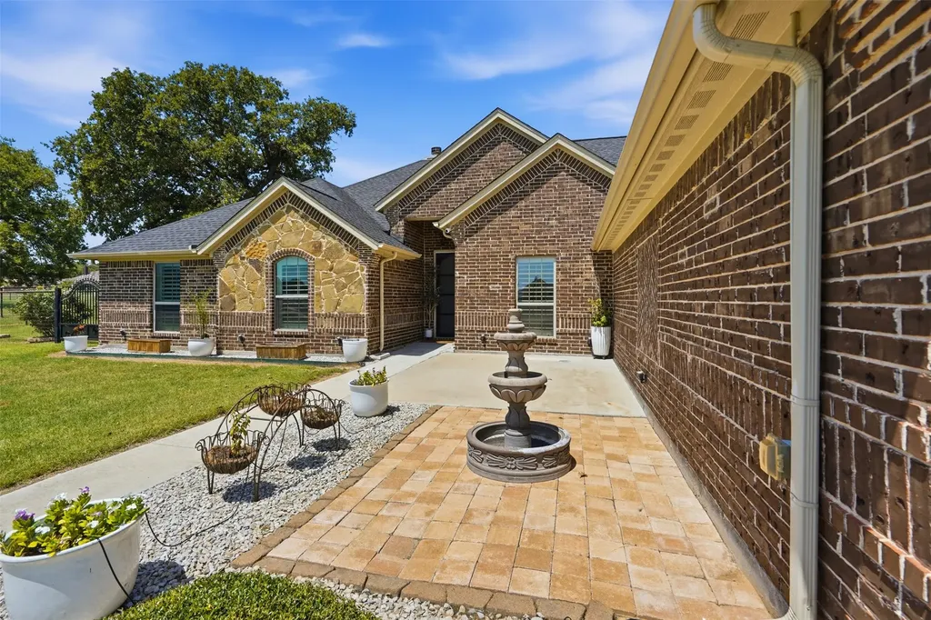 205 Lavender Court Springtown TX 76082