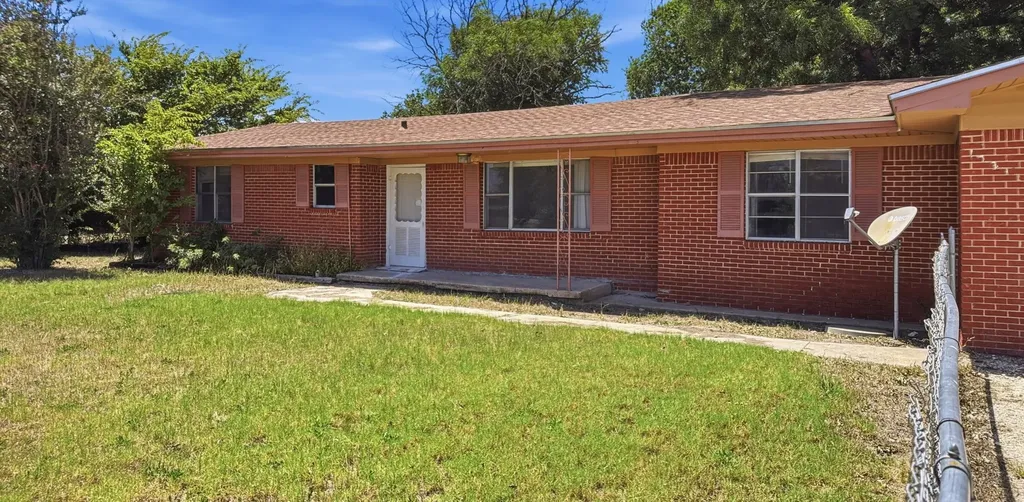 902 S Us Highway 281 Evant TX 76525