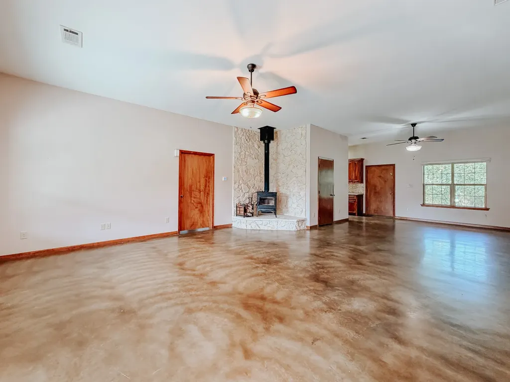 9982 County Road 4200 Kerens TX 75144