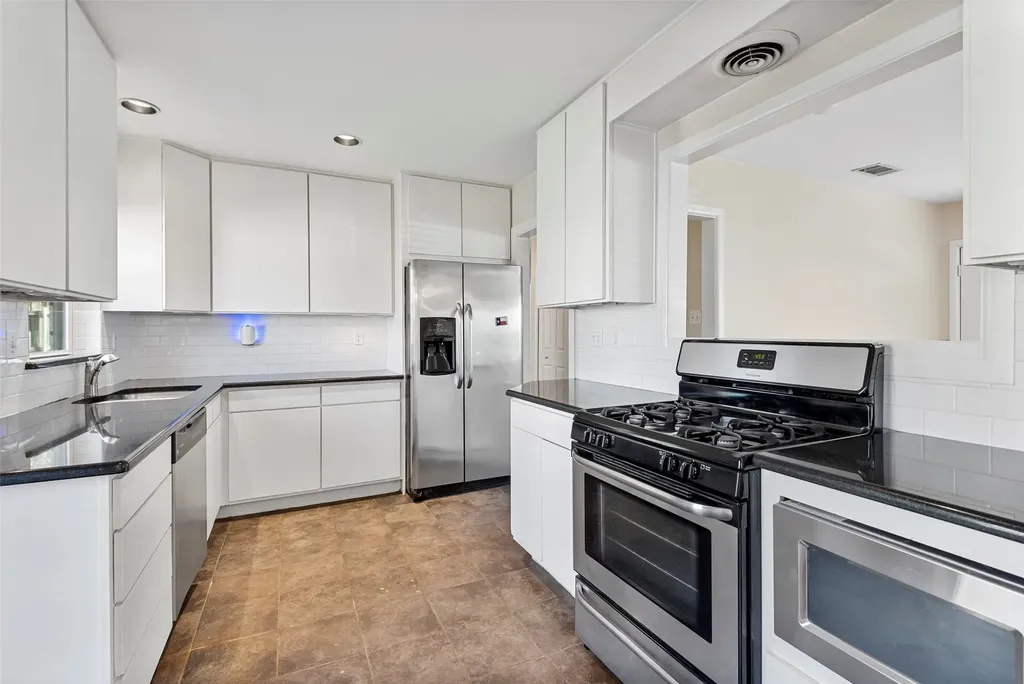 4131 Saranac Drive Dallas TX 75220