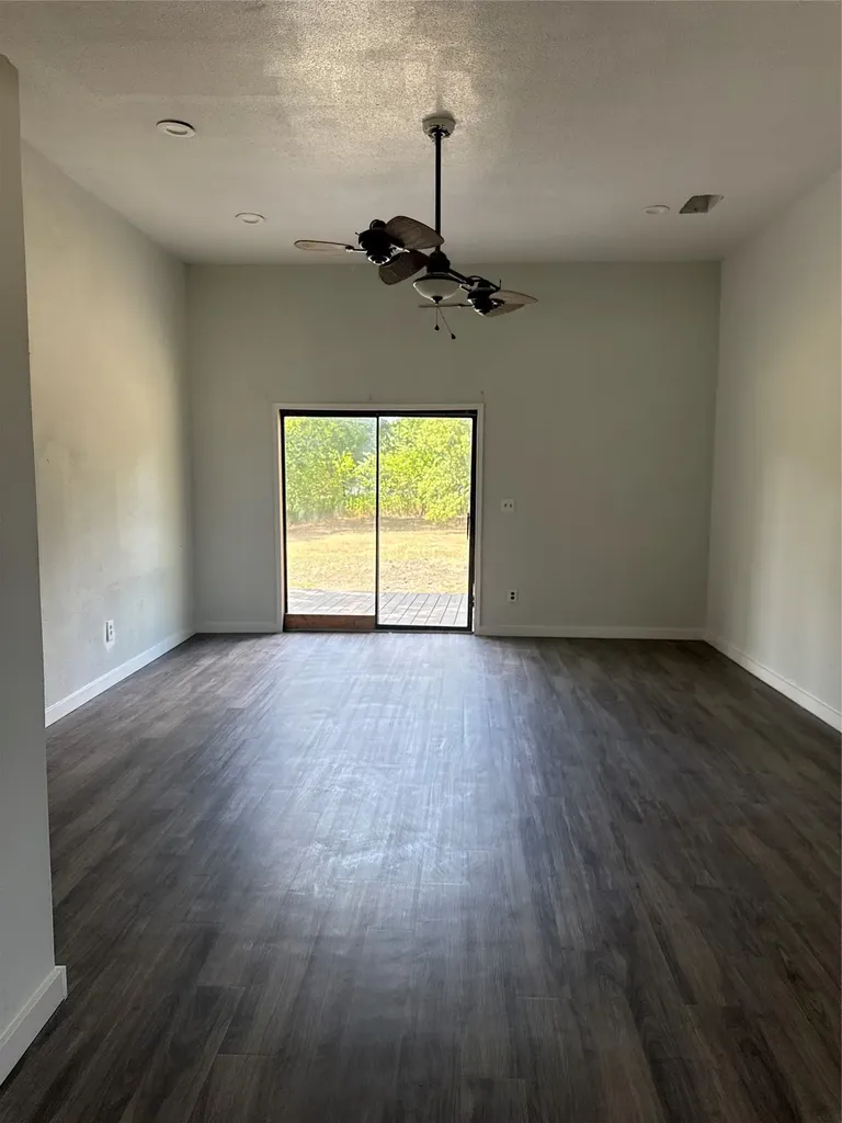 904 E Calhoun Street Rice TX 75155