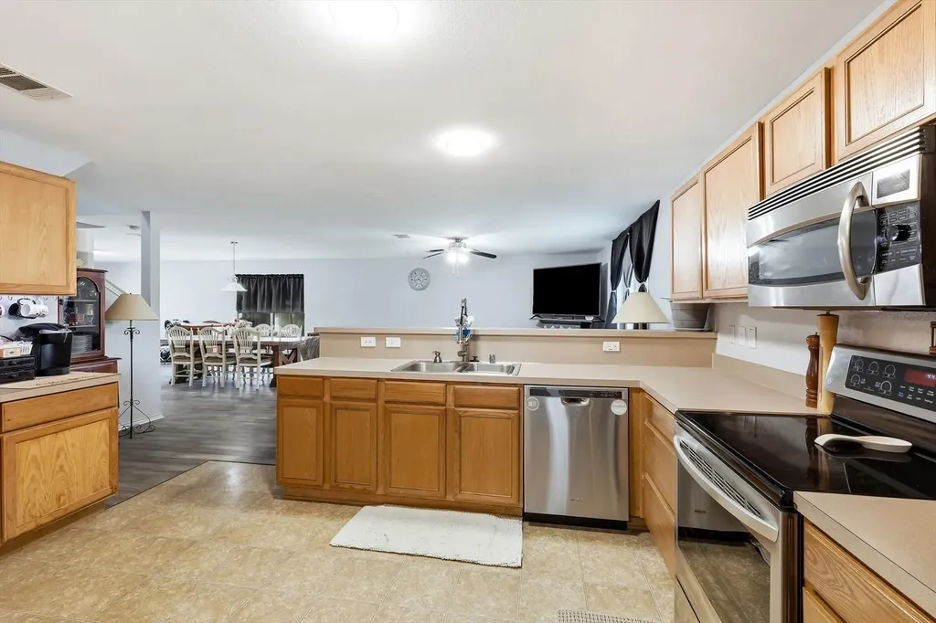 214 Hawthorne Court Ponder TX 76259