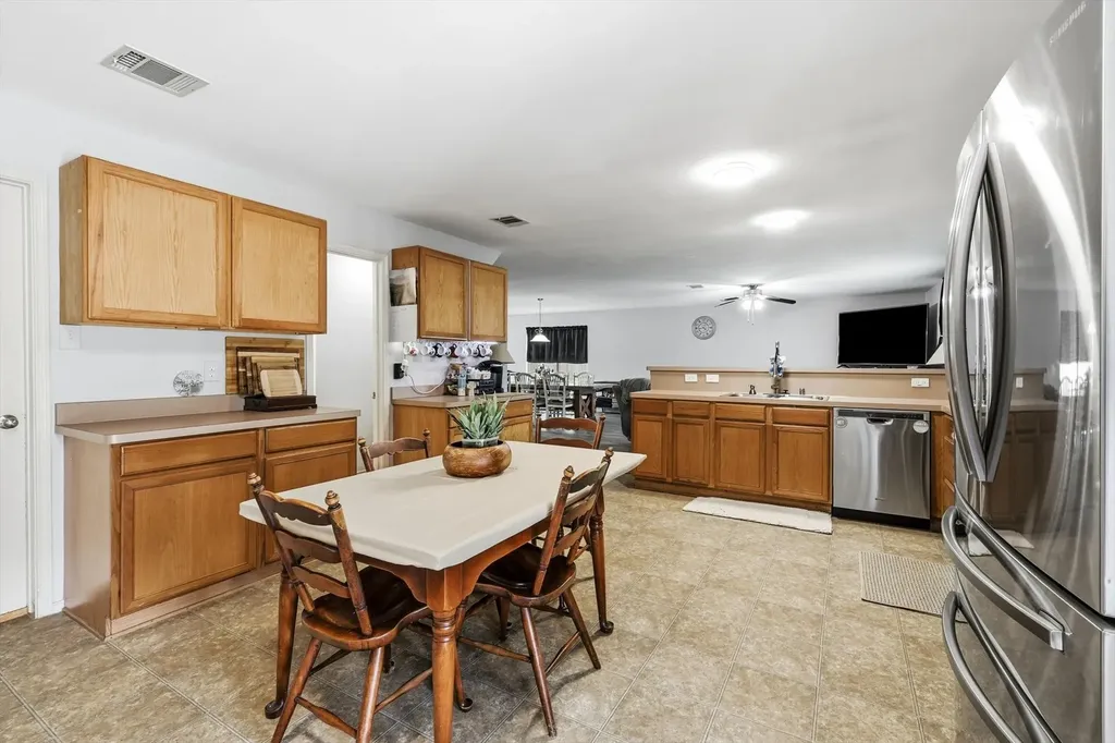 214 Hawthorne Court Ponder TX 76259
