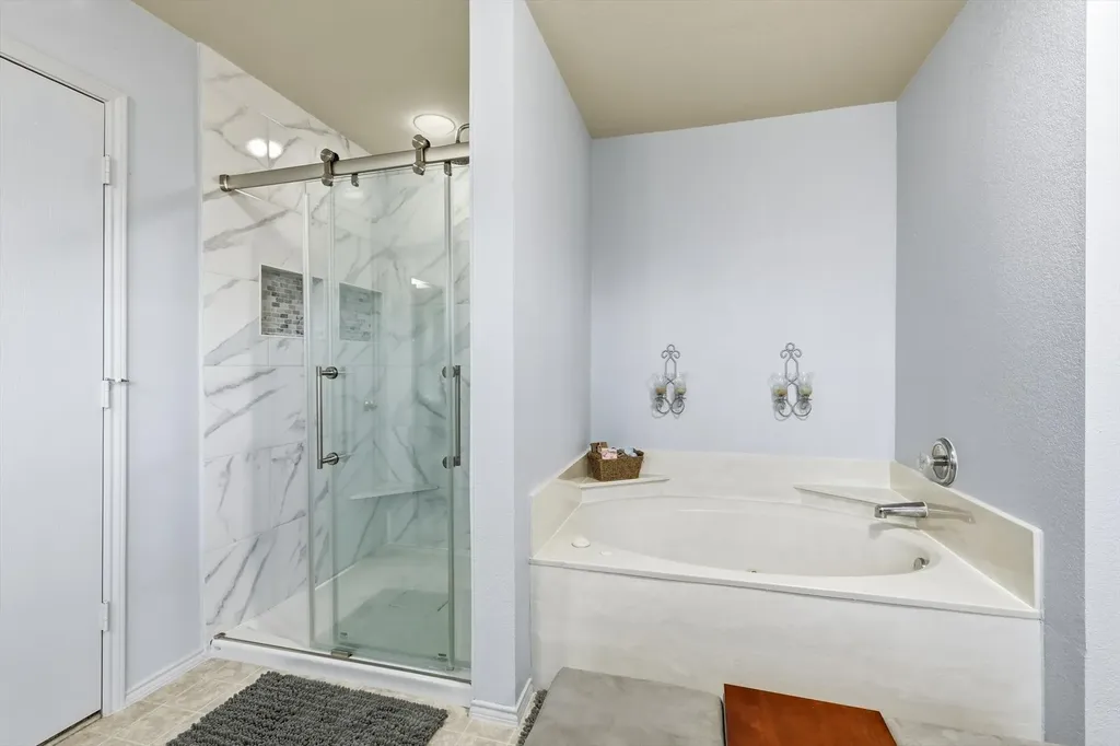 214 Hawthorne Court Ponder TX 76259