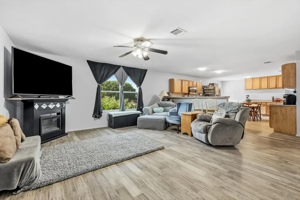 214 Hawthorne Court Ponder TX 76259