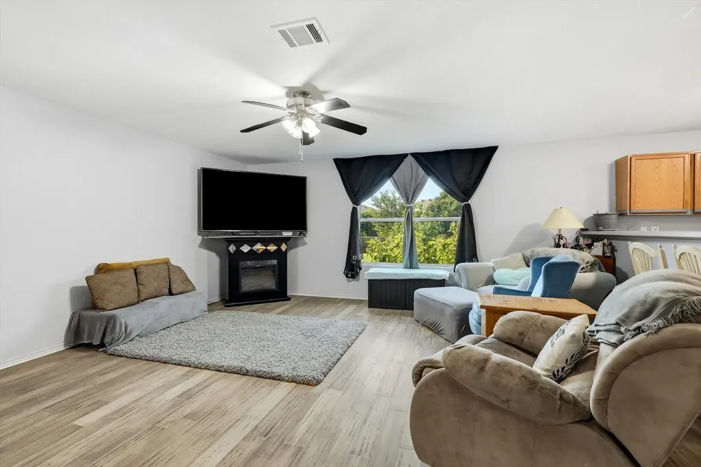 214 Hawthorne Court Ponder TX 76259
