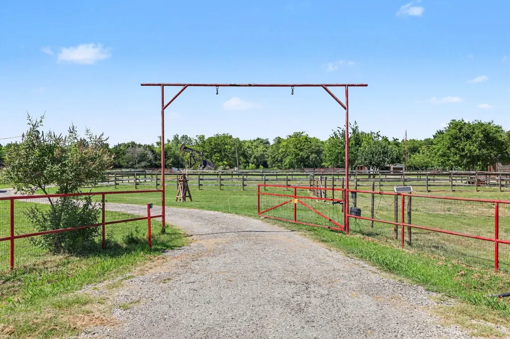 1135 Leo Andrews Road Whitesboro TX 76273