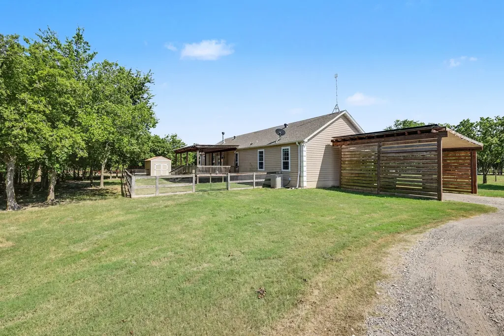 1135 Leo Andrews Road Whitesboro TX 76273