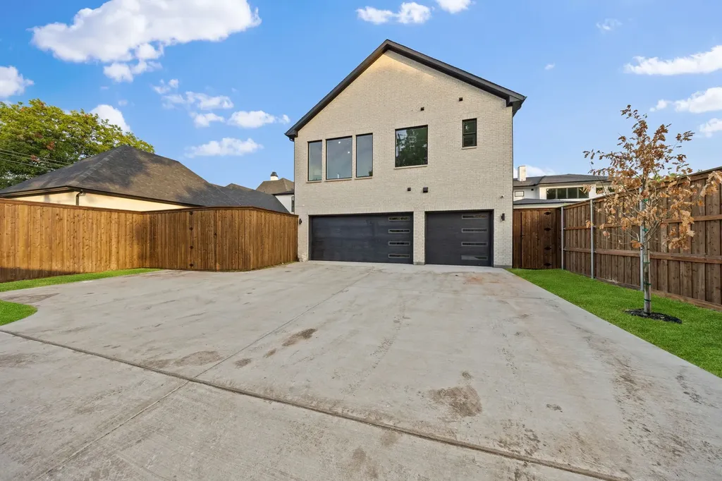6475 Trammel Drive Dallas TX 75214