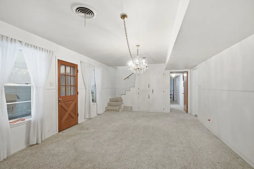 1301 Colonial Court Arlington TX 76013
