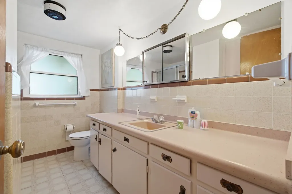 1301 Colonial Court Arlington TX 76013