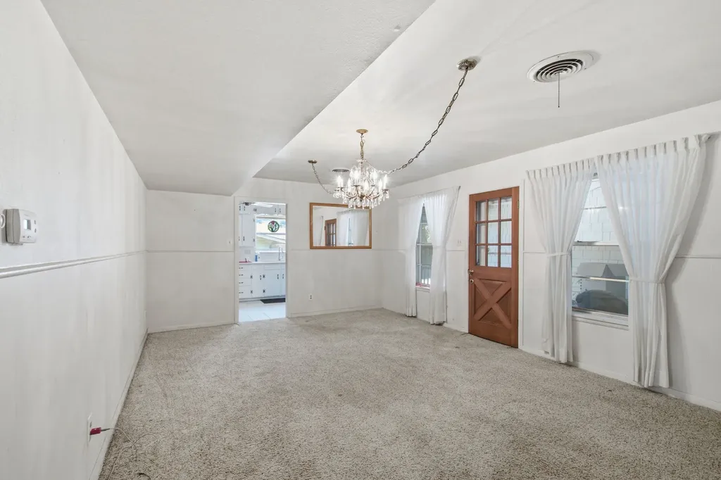 1301 Colonial Court Arlington TX 76013