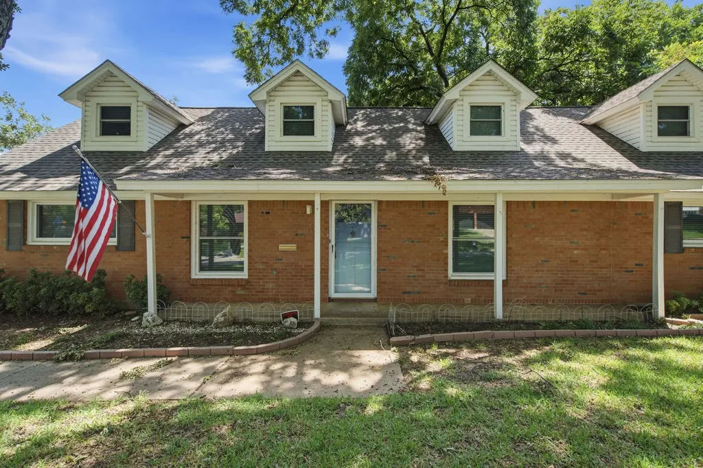 1301 Colonial Court Arlington TX 76013