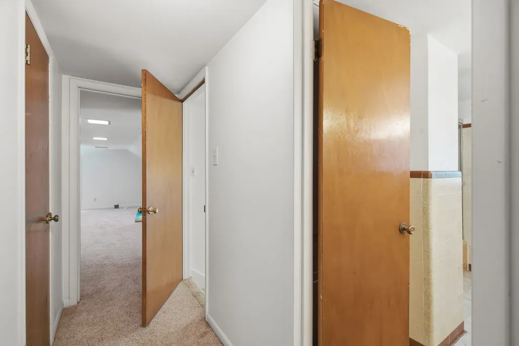 1301 Colonial Court Arlington TX 76013