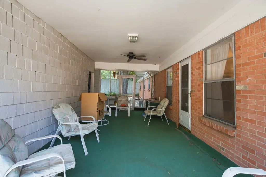 1301 Colonial Court Arlington TX 76013